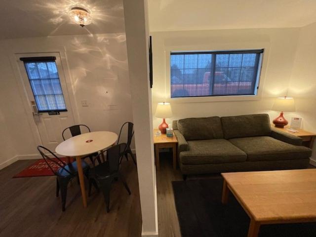 Deluxe King Suite interior